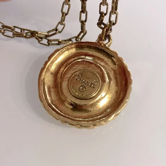 COPY - Authentic Chanel Vintage CC Medallion Necklace - Picture 3 of 5